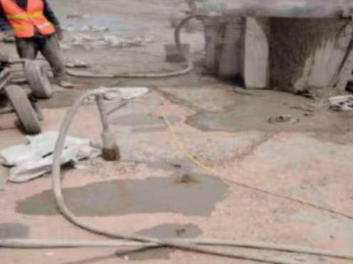 阳原水泥混凝土路面板底注浆技术 路面脱空注浆整治方案