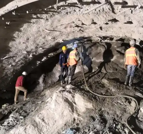 阳原拱顶带模注浆料的施工流程及注意事项